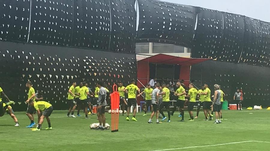 Jogadores do Flamengo treinam em Lima, no Peru, antes de final da Libertadores - Leo Burlá / UOL
