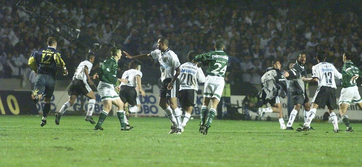 Final do Paulistão-1999 entre Corinthians e Palmeiras teve briga generalizada em campo - Paulo Giandalia/Folhapress