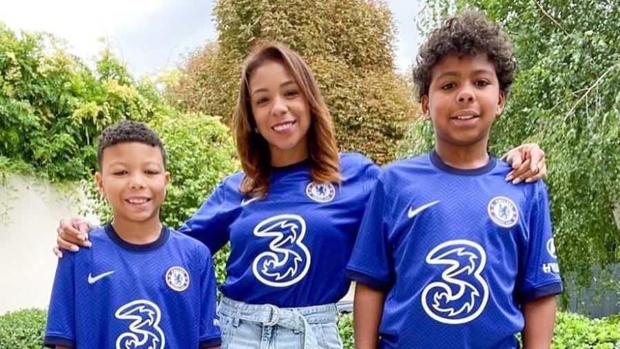 Belle Silva com os filhos Iago e Isago - Reprodução/Instagram