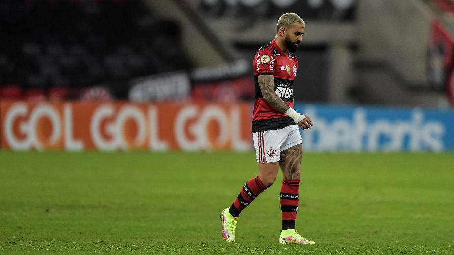 Gabigol sai de campo após ser expulso em Flamengo x Internacional no Brasileirão - Thiago Ribeiro/AGIF