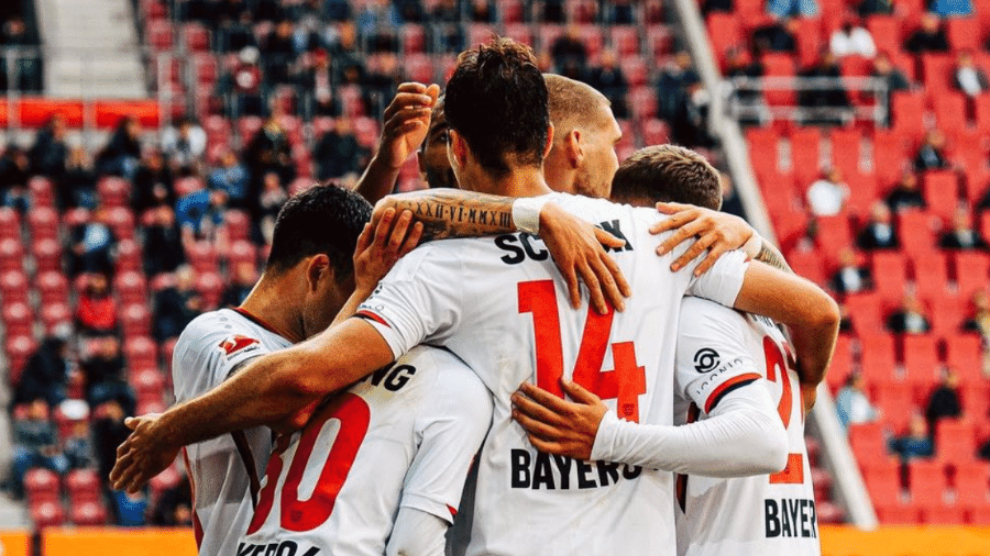 Jogadores do Bayer Leverkusen comemoram vitória sobre o Augsburg - Reprodução/Instagram