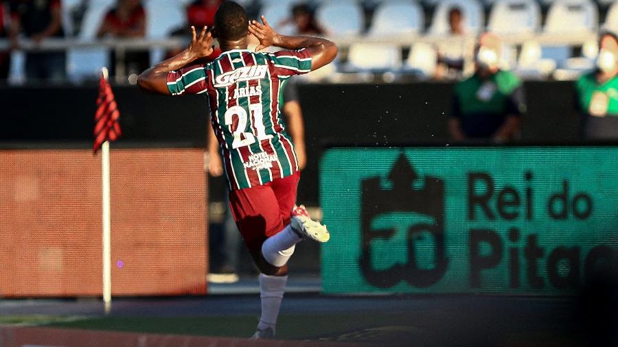 Arias, do Fluminense, comemora gol marcado contra o Flamengo, pelo Carioca - FOTO: LUCAS MERÇON / FLUMINENSE F.C.