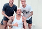Em recuperação de lesão no joelho, Gabriel Medina é ciceroneado por Neymar - reprodução/Instagram