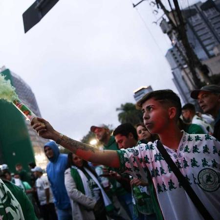 Torcedores do Palmeiras comemoram - Zanone Fraissat/Folhapress