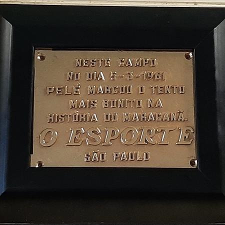 Placa que Pelé recebeu e originou a expressão "gol de placa" - Reprodução