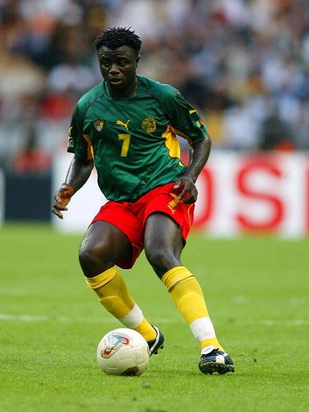 M"Bami em ação pela seleção de Camarões contra o Brasil, na Copa das Confederações de 2003 - Phil Cole/Getty Images