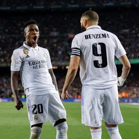 Benzema e Vini Jr comemoram gol do Real Madrid contra o Barcelona - Xavi Bonilla/DeFodi Images via Getty Images