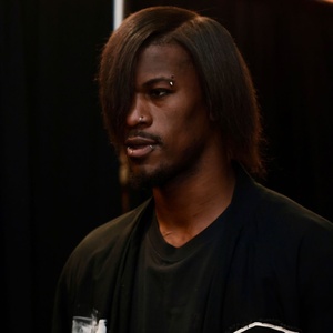 Jimmy Butler desiste do visual emo e volta ao cabelo tradicional em  treino do Heat, nba