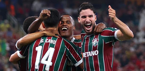 Jogadores celebram gol de Arias na vitória do Fluminense sobre o Al Ahly, partida do Mundial de Clubes