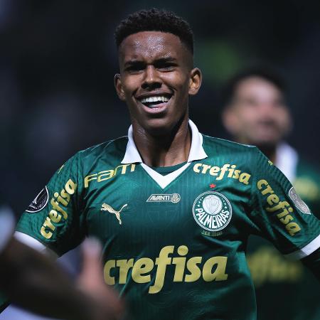 Estevão vibra após marcar em Palmeiras x Liverpool-URU, duelo da Libertadores