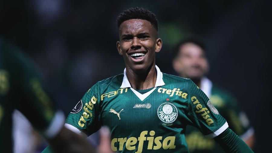 Estevão vibra após marcar em Palmeiras x Liverpool-URU, duelo da Libertadores