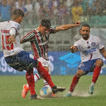 Cano abriu o placar para o Fluminense, que pressionou zaga do Bahia