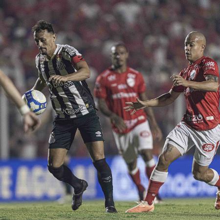 Diego Pituca, jogador do Santos, durante partida contra o Vila Nova-GO 