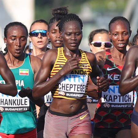 Rebecca Cheptegei, maratonista de Uganda, durante corrida em Budapeste em 2023