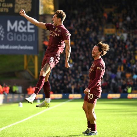 John Stones e Jack Grealish, do Manchester City