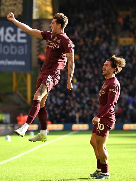 John Stones comemora gol da virada do Manchester City sobre o Wolverhampton, pelo Campeonato Inglês - Shaun Botterill/Getty Images