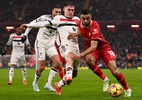 Salah iguala Henry, mas Liverpool empata com United em clássico 