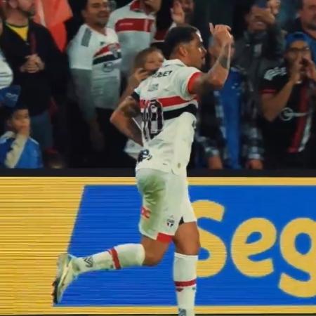 Luciano comemora gol do São Paulo sobre o Cruzeiro