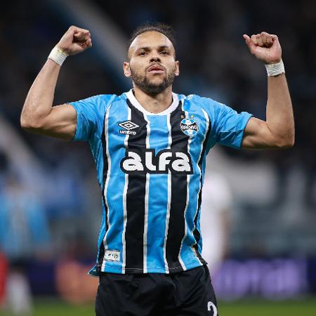 Braithwaite marcou duas vezes na vitória gaúcha; Deyverson diminuiu para o Fortaleza