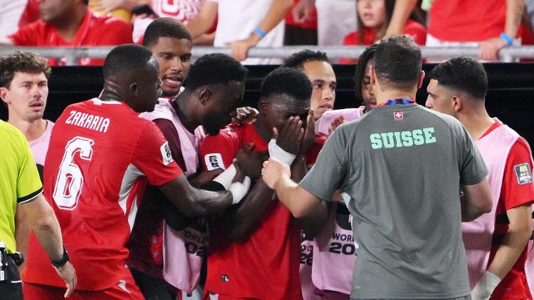embolo-deixa-gramado-chorando-apos-ser-expulso-em-argentina-x-suica-pela-copa-do-mundo-1783823981107_v2_750x421 Argentina avança à semifinal da Copa com gol épico; semifinal contra Inglaterra muda cenário do torneio