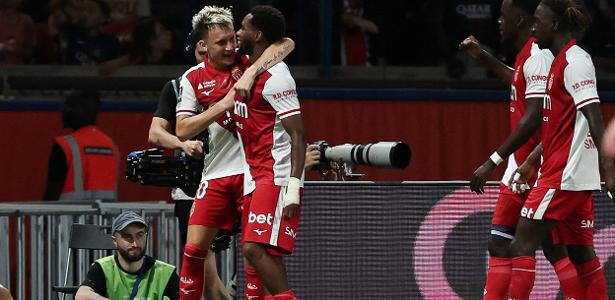 Monaco de Filipe Luís vence o PSG de virada e assume a ponta do Francês