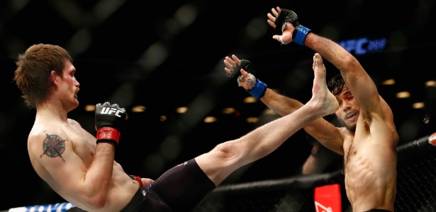 Rick Glenn tenta chute em luta contra Phillipe Nover - Anthony Geathers/Getty Images/AFP