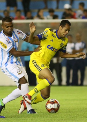 O atacante Geuvânio em lance do jogo entre Macaé e Flamengo - Rui Porto Filho/AGIF - Rui Porto Filho/AGIF