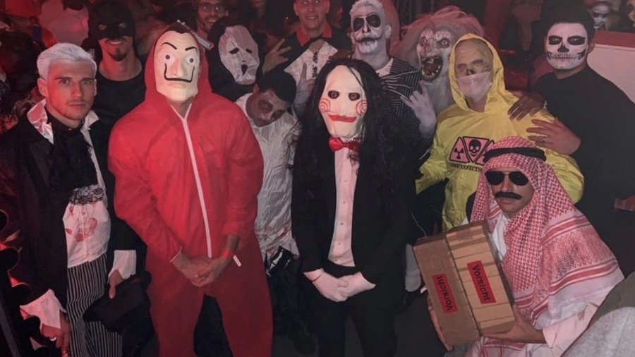 Rafinha se fantasiou de xeque árabe com bomba na festa de Halloween do Bayern de Munique - Reprodução/Twitter