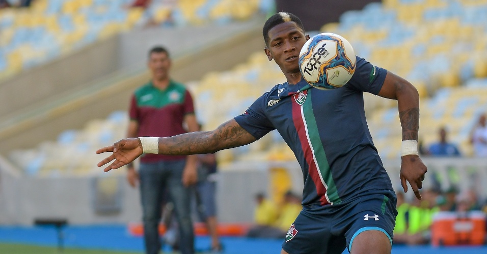 Yony González em ação pelo Fluminense contra a Portuguesa-RJ