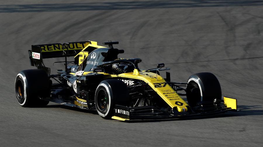 Nico Hulkenberg, piloto da Renault, durante os treinos de pré-temporada da Fórmula 1 - REUTERS/Albert Gea