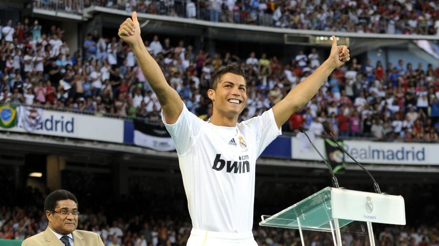 Cristiano Ronaldo atraiu uma multidão em sua apresentação ao Real Madrid em 2009 - AFP PHOTO / DANI POZO
