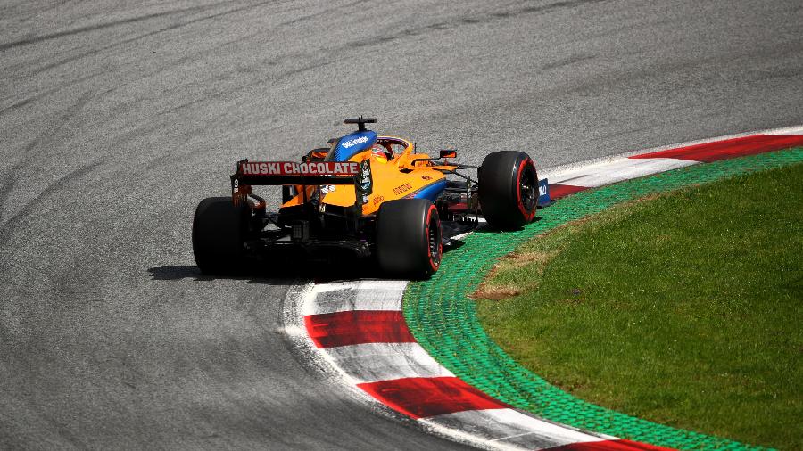 Carlos Sainz teve problemas durante o GP da Estíria após um pit stop mal-sucedido - Bryn Lennon/Getty Images