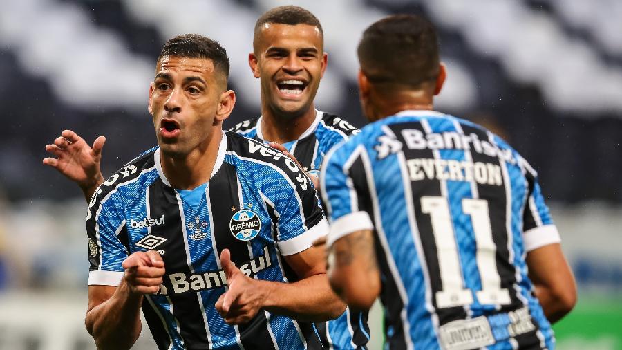 Diego Souza comemora gol pelo Grêmio na final contra o Caxias - Pedro H. Tesch/AGIF