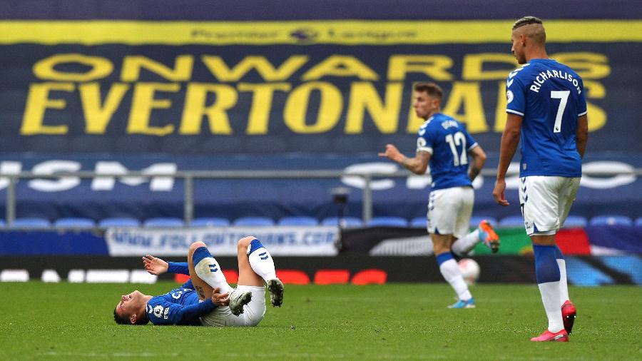 James Rodriguez sofre lesão em jogo entre Everton e Liverpool - Pool/Getty Images