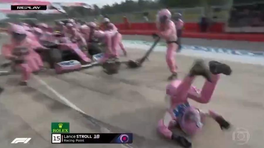 Mecânico da Racing Point foi atingido pelo carro de Lance Stroll durante o GP de Ímola; ele passa bem - Reprodução/Twitter