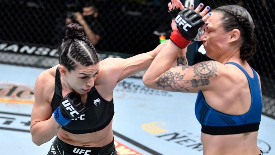  Mackenzie Dern durante duelo contra Nina Nunes no UFC - Chris Unger/Zuffa LLC via Getty Images