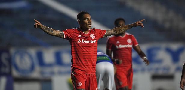 Avaí encaminha contratação de Paolo Guerrero, e peruano faz exames