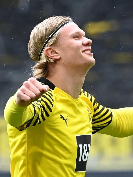 Haaland, do Borussia Dortmund, comemora gol marcado diante do Bayer Leverkusen - Ina Fassbender / Reuters