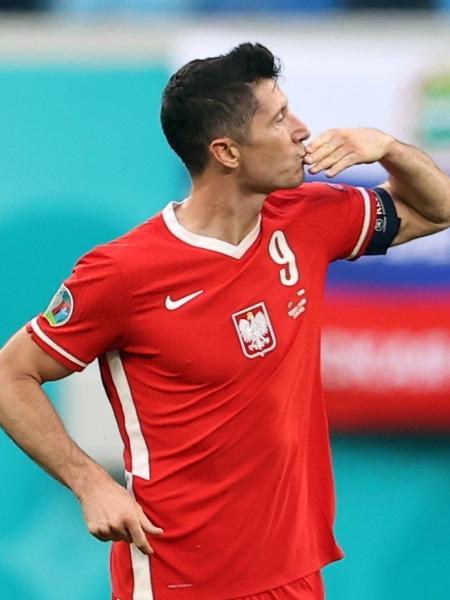 Lewandowski comemora gol da Polônia contra a Suécia - REUTERS/Lars Baron