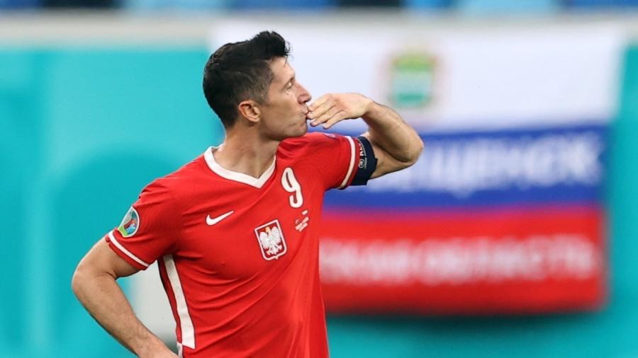 Lewandowski comemora gol da Polônia contra a Suécia - REUTERS/Lars Baron