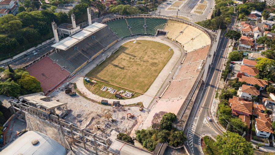 Tobogã, do estádio do Pacaembu, é demolido - Simon Plestenjak/Folhapress