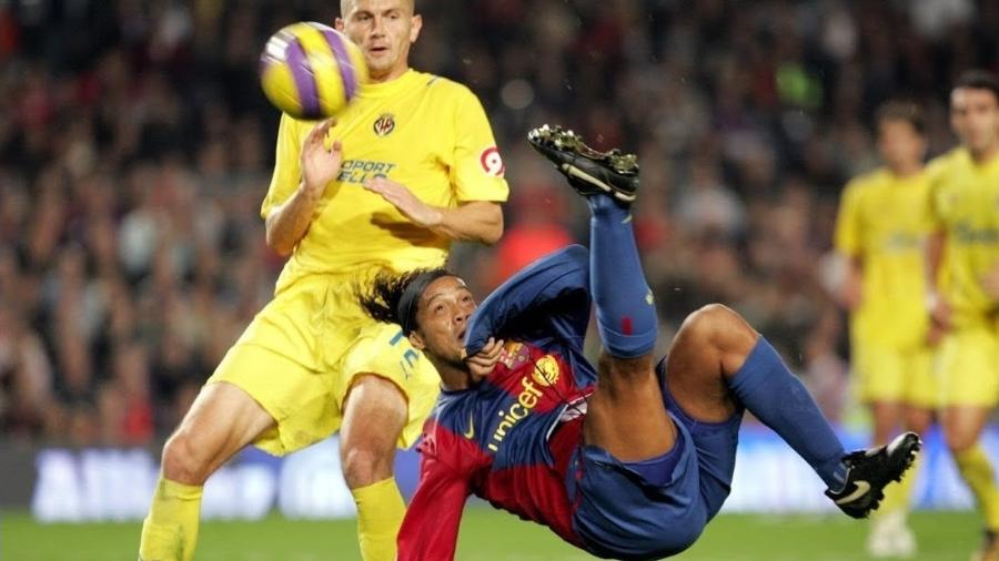 Ronaldinho Gaúcho marca golaço de bicicleta em 2006 contra o Villareal  - Reprodução/Youtube