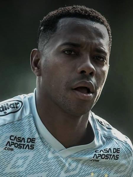 O jogador de futebol Robinho - Montagem sobre foto de Ivan Storti/Santos FC