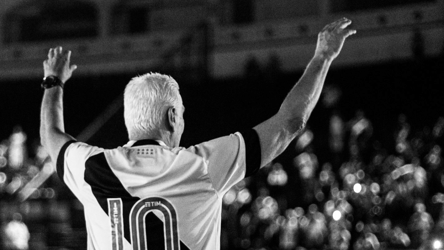 Roberto Dinamite durante homenagem em São Januário, estádio do Vasco da Gama