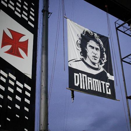 Vasco quer colocar uma homenagem fixa a Roberto Dinamite na camisa 10 do clube - Matheus Lima / Vasco