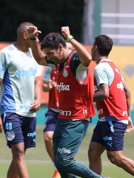 Abel Ferreira celebra gol feito durante treino do Palmeiras  - Reprodução - OneFootball/Palmeiras TV