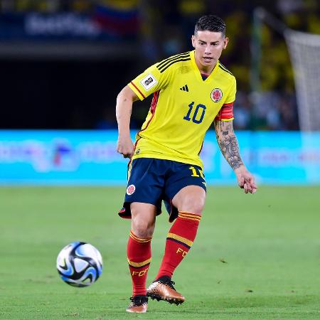 James Rodriguez em ação na partida entre Colômbia e Venezuela, pela primeira rodada das Eliminatórias