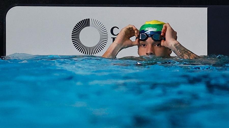 Guilherme Caribe em bateria de natação 100m livre no Pan 2023