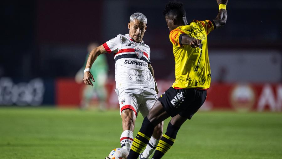 Ferreirinha em ação durante São Paulo x Barcelona-EQU, duelo da Libertadores