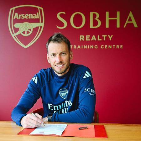 Goleiro brasileiro Neto é contratado por empréstimo pelo Arsenal